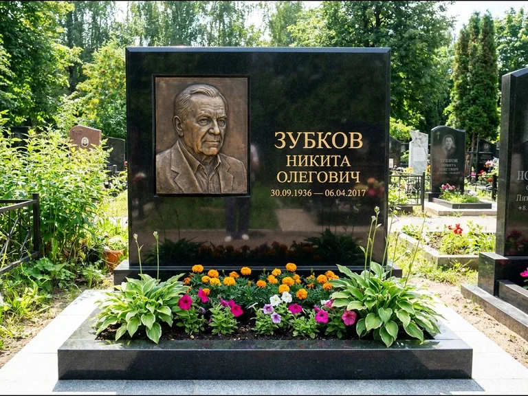 Памятник с барельефом — выполненная работа 19 в Сургуте