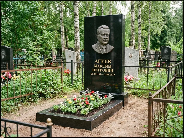 Памятник с барельефом — выполненная работа 1 в Сургуте
