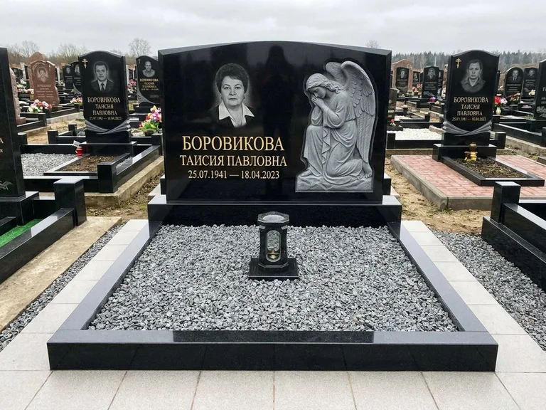 Памятник с барельефом — выполненная работа 38 в Сургуте