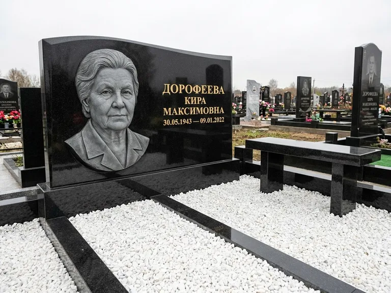 Памятник с барельефом — выполненная работа 41 в Сургуте