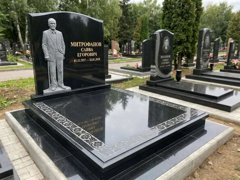 Памятник с барельефом — выполненная работа 48 в Сургуте
