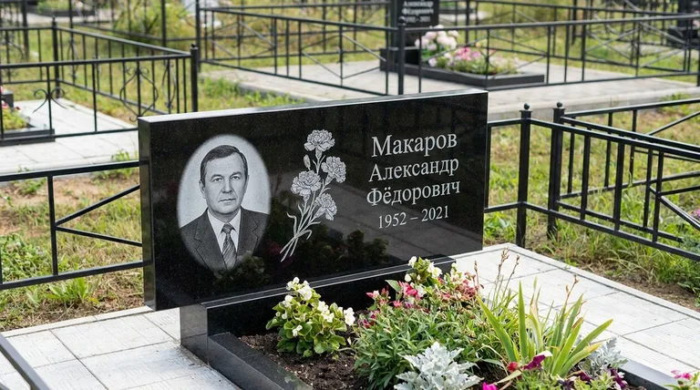 Памятник с гравировкой гвоздик — выполненная работа «Макаров» в Сургуте