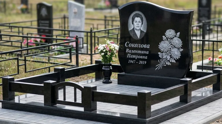 Памятник с гравировкой хризантем — выполненная работа «Соколова» в Сургуте