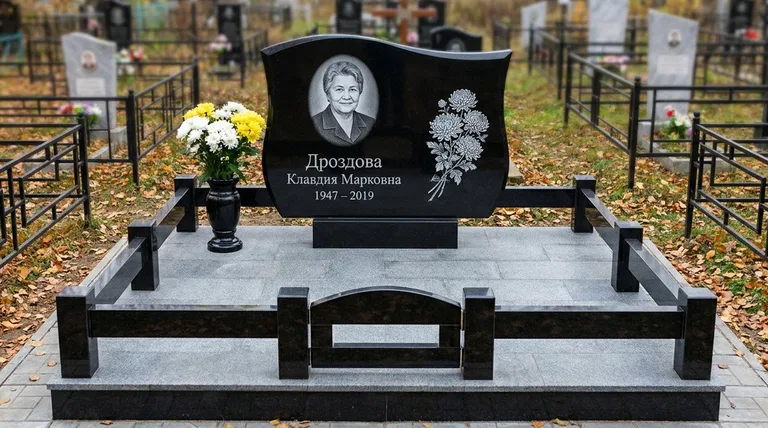 Памятник с гравировкой хризантем — выполненная работа «Дроздова» в Сургуте