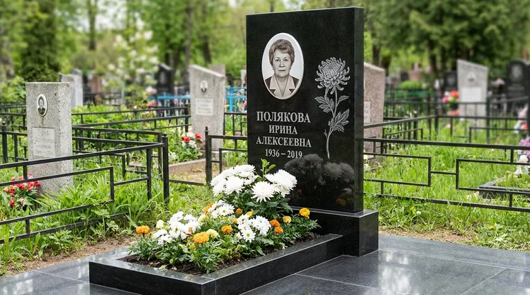 Памятник с гравировкой хризантем — выполненная работа «Полякова» в Сургуте
