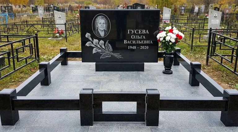 Памятник с гравировкой калл — выполненная работа «Гусева» в Сургуте