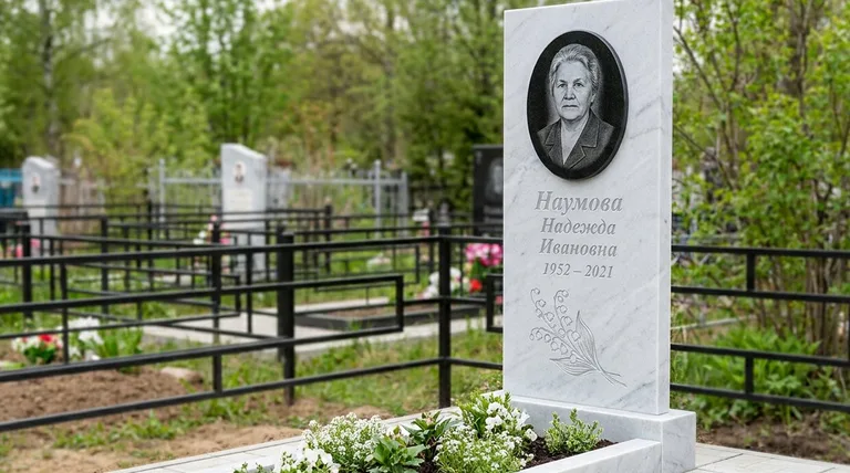Памятник с гравировкой ландышей — выполненная работа «Наумова» в Сургуте