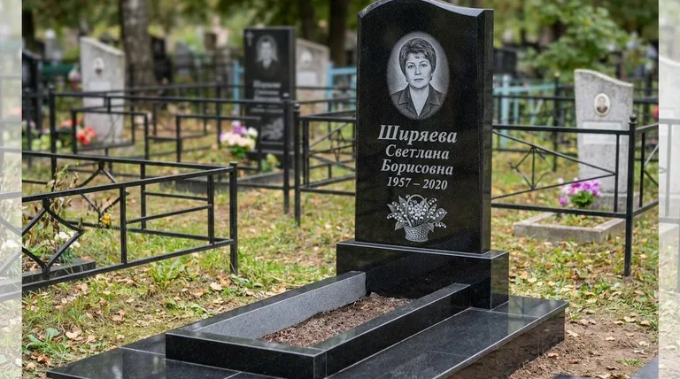 Памятник с гравировкой ландышей — выполненная работа «Ширяева» в Сургуте