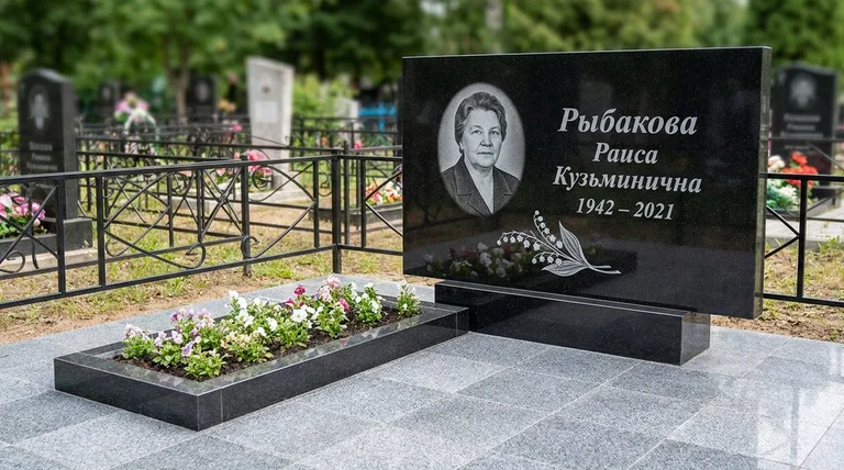 Памятник с гравировкой ландышей — выполненная работа «Рыбакова» в Сургуте