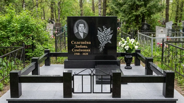 Памятник с гравировкой ландышей — выполненная работа «Селезнёва» в Сургуте