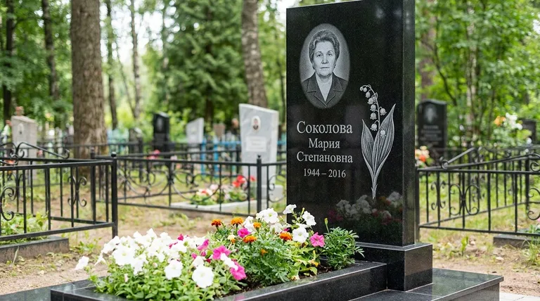 Памятник с гравировкой ландышей — выполненная работа «Соколова» в Сургуте