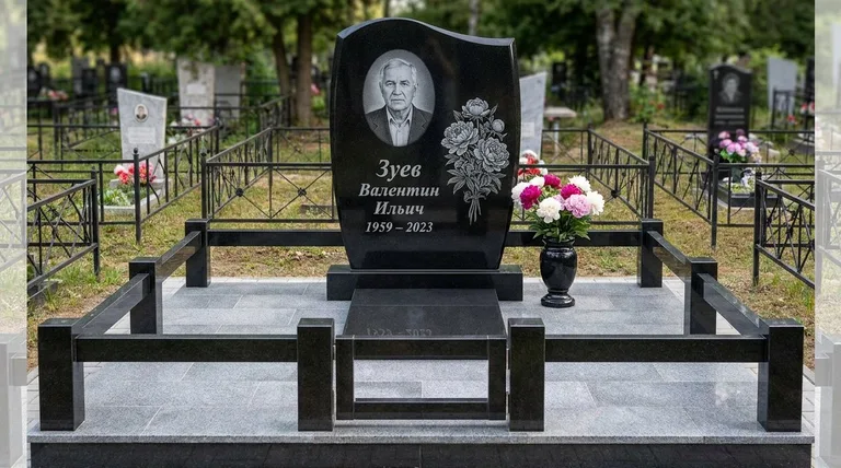 Памятник с гравировкой пионов — выполненная работа «Зуев» в Сургуте