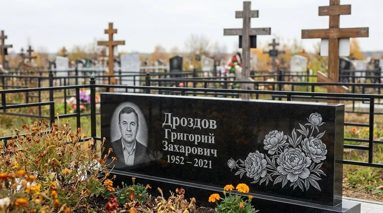 Памятник с гравировкой пионов — выполненная работа «Дроздов» в Сургуте