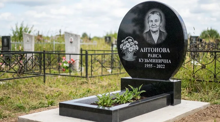 Памятник с гравировкой ромашек — выполненная работа «Антонова» в Сургуте