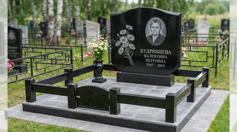 Памятник с гравировкой ромашек — выполненная работа «Кудрявцева» в Сургуте