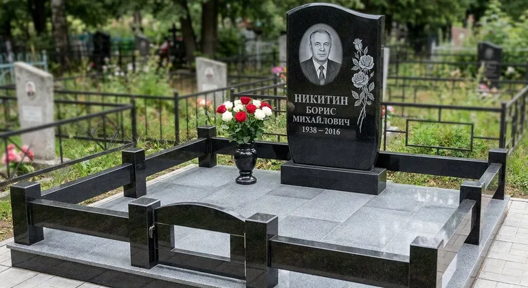 Памятник с гравировкой роз — выполненная работа «Никитин» в Сургуте