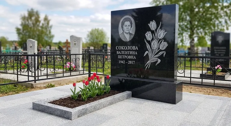 Памятник с гравировкой тюльпанов — выполненная работа «Соколова» в Сургуте