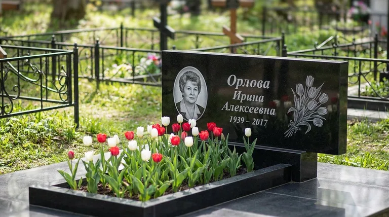 Памятник с гравировкой тюльпанов — выполненная работа «Орлова» в Сургуте
