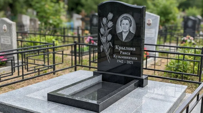 Памятник с гравировкой тюльпанов — выполненная работа «Крылова» в Сургуте