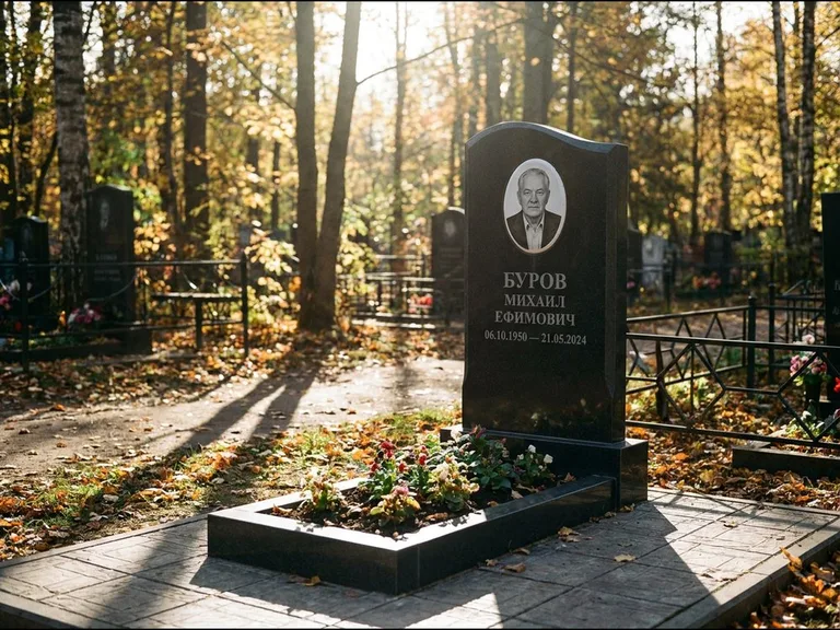 Овальный керамический портрет — установленная работа в Сургуте
