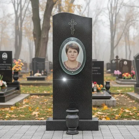 Овальный портрет на стекле 240×300 мм на памятнике в Сургуте