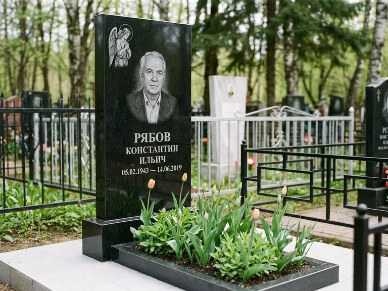 Памятник с гравировкой ангела — гравировка ангела с крестом рядом с эпитафией, работа «Фаддеев» в Сургуте