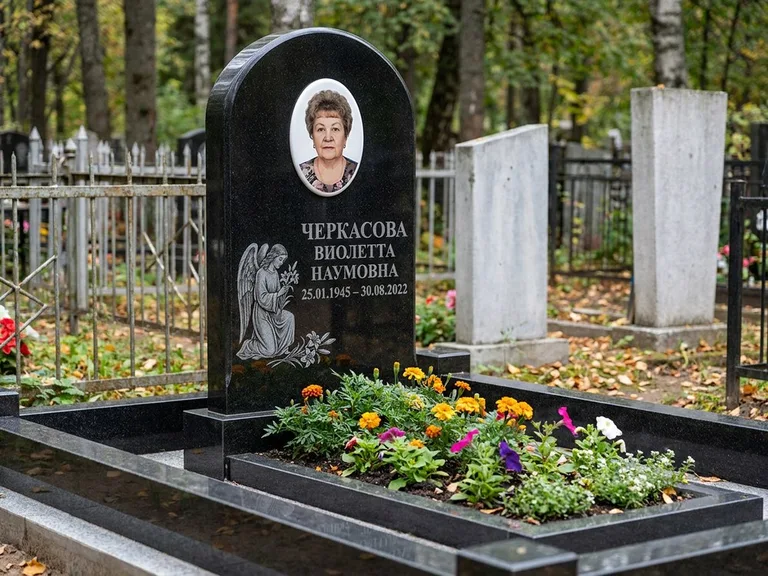 Памятник с гравировкой ангела — гравировка ангела с крестом рядом с эпитафией, работа «Журавлёва» в Сургуте