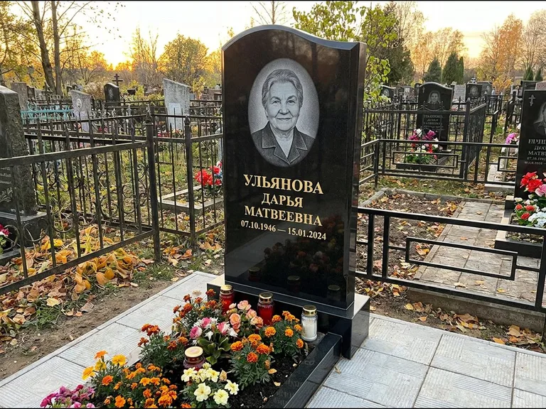 Гравировка портрета на чёрном граните — выполненная работа 12 в Сургуте