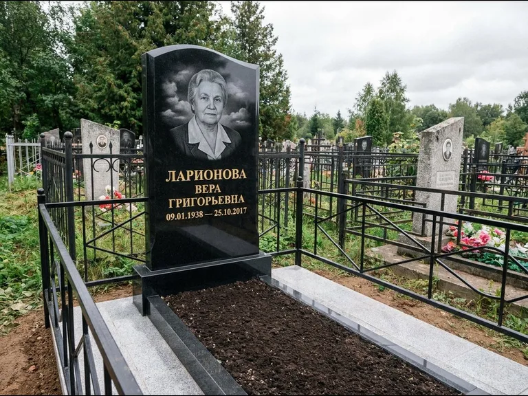 Гравировка портрета на чёрном граните — выполненная работа 16 в Сургуте
