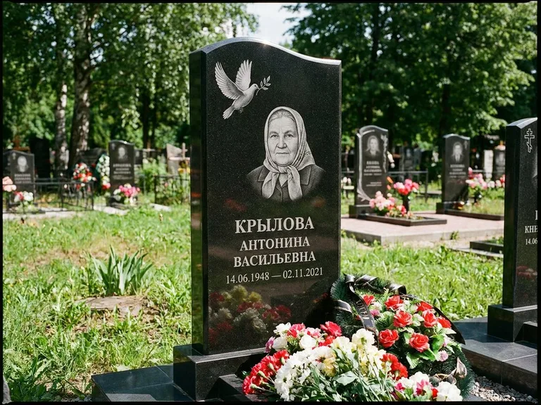 Памятник с гравировкой голубей — гравировка голубей, работа «Крылова» в Сургуте