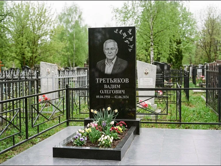 Памятник с гравировкой голубей — гравировка стаи голубей, взлетающей от угла стелы, работа «Третьяков» в Сургуте
