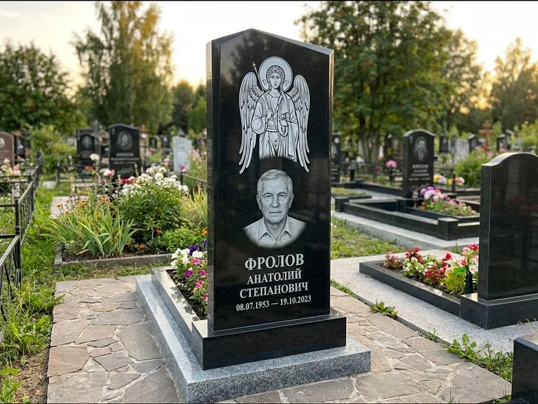 Памятник с гравировкой иконы — Владимирская икона Божией Матери с Младенцем, работа «Мельникова» в Сургуте