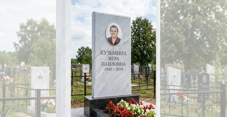 Мраморный памятник, Памятники мастерской «Мастер Каменев» на кладбищах Краснодара