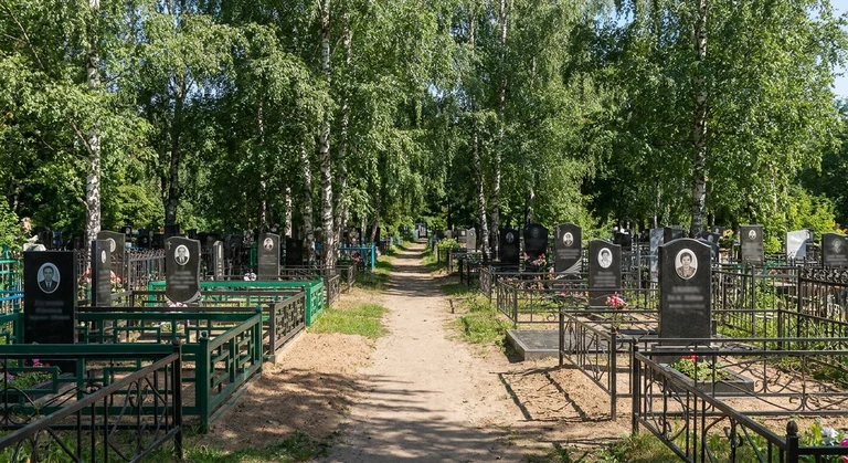 Памятники на Лесном кладбище во Владивостоке