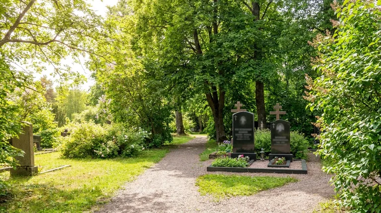 Установка гранитного памятника на участке Нового кладбища в Ставрополе
