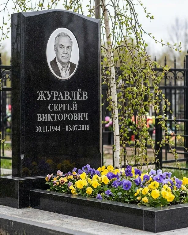 Вертикальный памятник под ключ с православным крестом в Сургуте