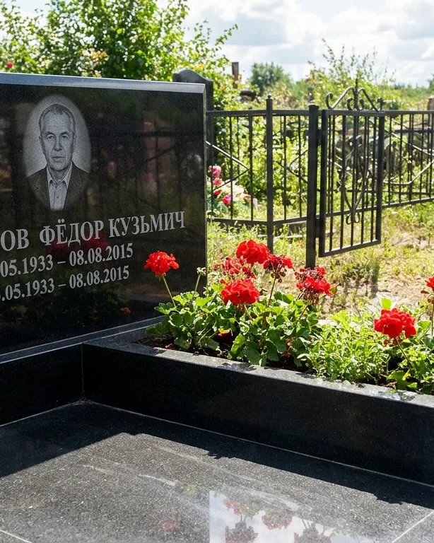 Двойной памятник под ключ с крестом в Сургуте
