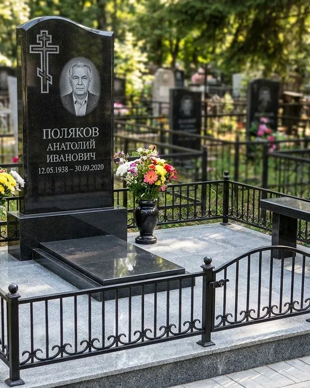 Памятник под ключ с восьмиконечным крестом в Сургуте