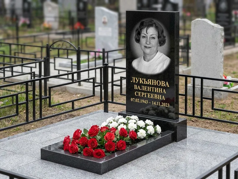 Портрет на памятнике в Сургуте — Ч/б портрет → гравировка на стандартном комплексе