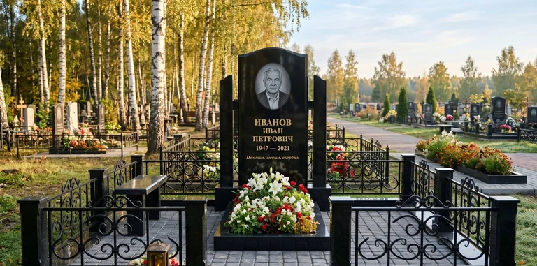 Установка памятника на могилу под ключ в Сургуте — гранитный мемориальный комплекс, ограда, плитка, благоустройство