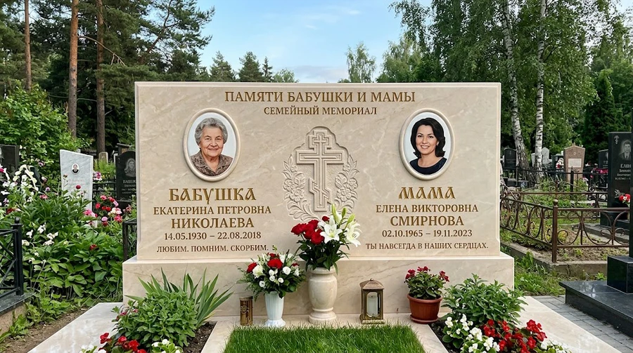 sovmestnyy-pamyatnik-mame-i-babushke