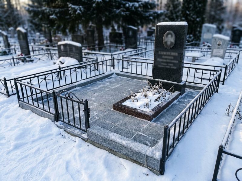Благоустройство могилы в Сургуте — пример 4